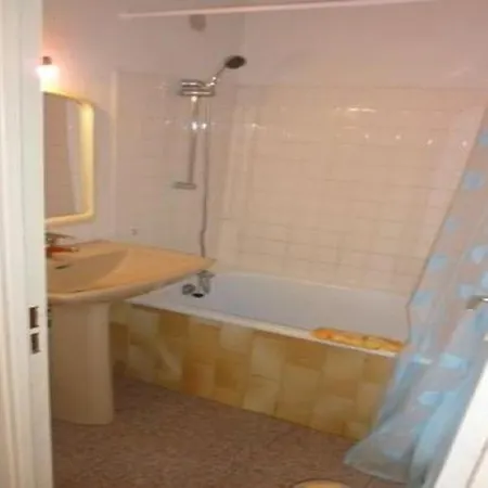 6 Pers, 2 Chambres, 1 Mezzanine, 2 Salle De Bain, Terrasse + Piscine + Parking, Proche Plage - Ref Para84 *